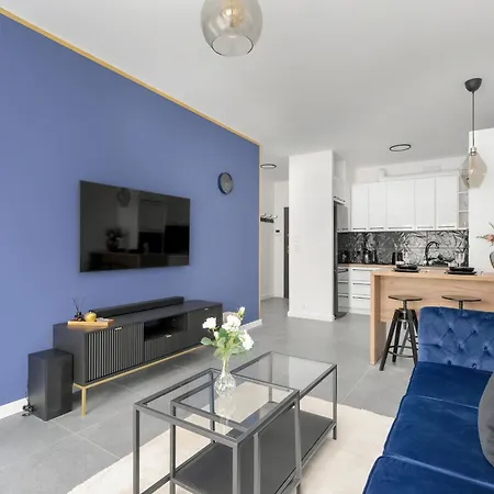 Center With Free Garage By Renters شقة *