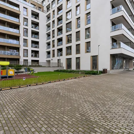 Center With Free Garage By Renters Appartamento