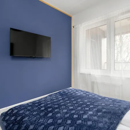 Center With Free Garage By Renters *