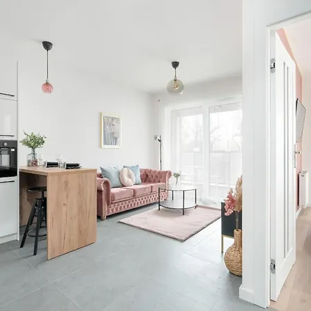 Center With Free Garage By Renters *