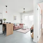 Center With Free Garage By Renters *