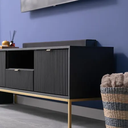 Center With Free Garage By Renters *