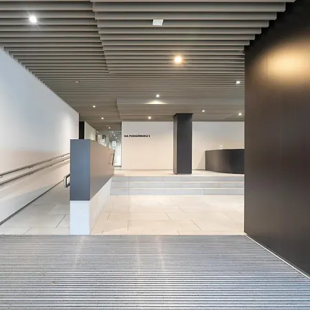 Center With Free Garage By Renters דירה