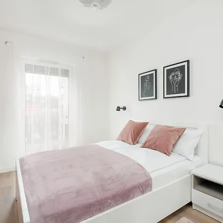 Center With Free Garage By Renters דירה *