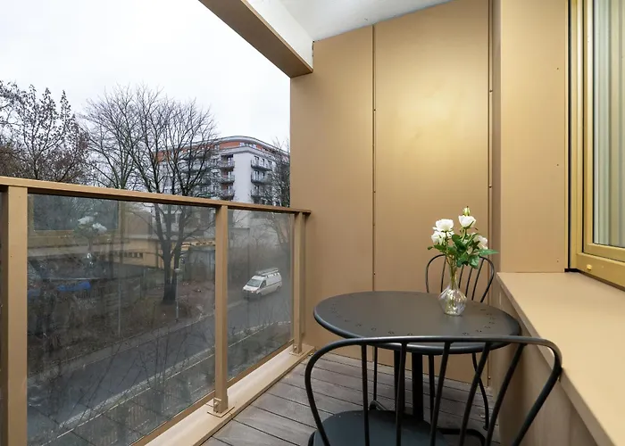 Apartment Center With Free Garage By Renters