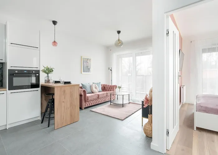 Center With Free Garage By Renters *