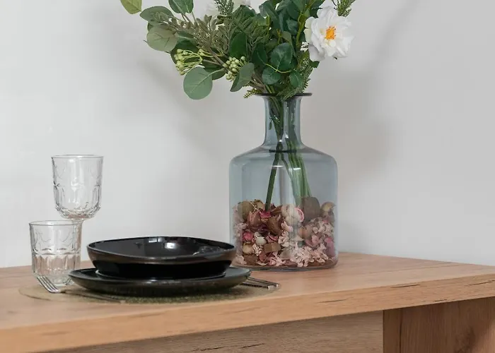 Center With Free Garage By Renters *